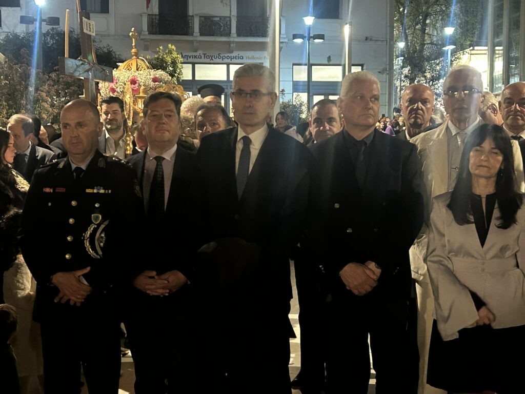 Δείτε φωτό: Στο Αίγιο για τον Επιτάφιο ο Δημήτρης Παλούμπης Δείτε φωτό: Στο Αίγιο για τον Επιτάφιο ο Δημήτρης Παλούμπης
