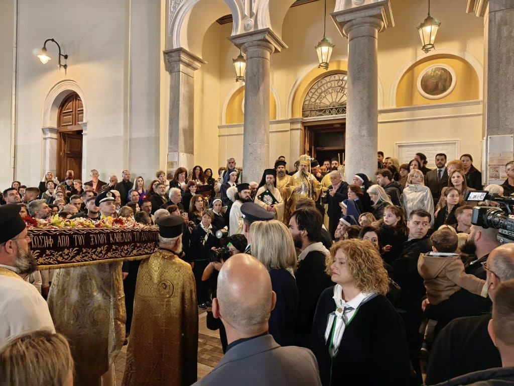 Πάτρα: Η περιφορά του επιταφίου στην Ευαγγελίστρια - φωτό