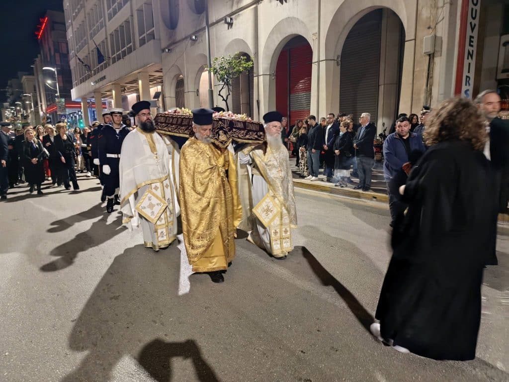 Πάτρα: Η περιφορά του επιταφίου στην Ευαγγελίστρια - φωτό