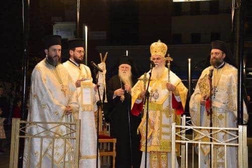 Συνάντηση Επιταφίων κεντρικών ενοριών Αιγίου στην πλατεία Αγίας Λαύρας - φωτο