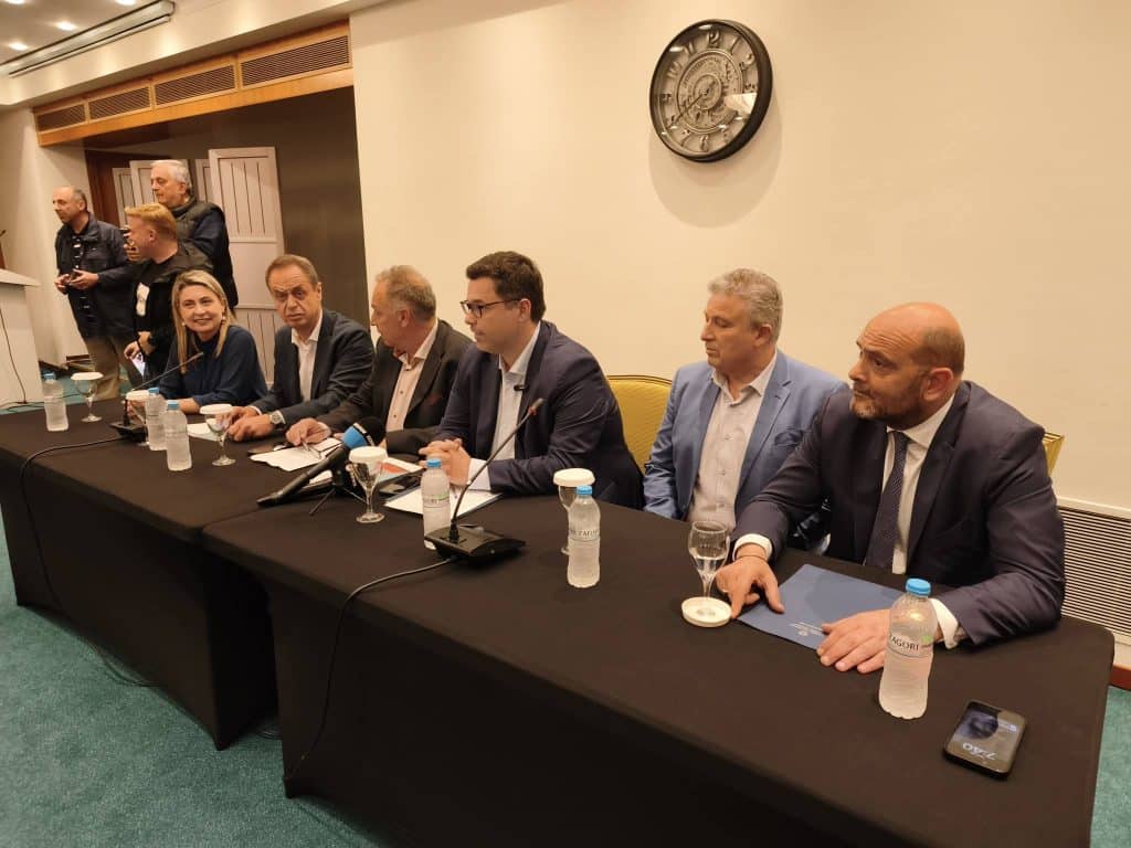 Πάτρα: Διευρυμένη συνεδρίαση της ΔΕΕΠ ΝΔ Αχαΐας παρουσία Θ. Κοντογεώργη και Σ. Κονταδάκη (ΔΕΙΤΕ ΦΩΤΟ) Πάτρα: Διευρυμένη συνεδρίαση της ΔΕΕΠ ΝΔ Αχαΐας παρουσία Θ. Κοντογεώργη και Σ. Κονταδάκη (ΔΕΙΤΕ ΦΩΤΟ)