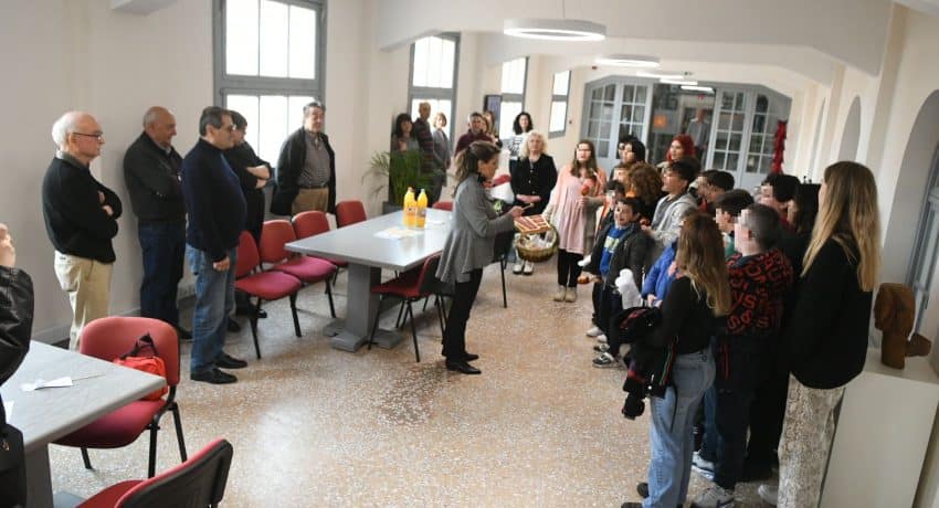 Πάτρα: Έψαλαν τα κάλαντα του Λαζάρου τα παιδιά του 2ου Ειδικού Δημοτικού Σχολείου (Φωτο) Πάτρα: Έψαλαν τα κάλαντα του Λαζάρου τα παιδιά του 2ου Ειδικού Δημοτικού Σχολείου (Φωτο)