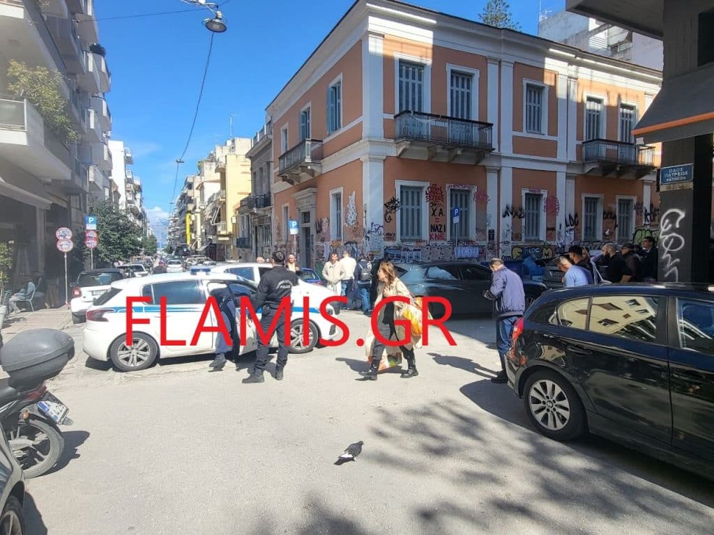 Πάτρα: Συναγερμός για άνδρα με εσώρουχο! Εβγαλε αιχμηρό αντικείμενο και απειλούσε - φωτο
