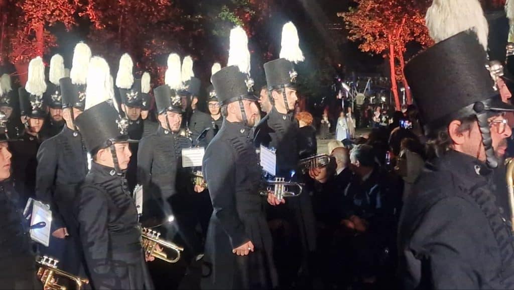Δείτε δεκάδες φωτό! Πάνω από 12.000 στην πομπή για την έξοδο του Μεσολογγίου -Τμήματα από την Πάτρα
