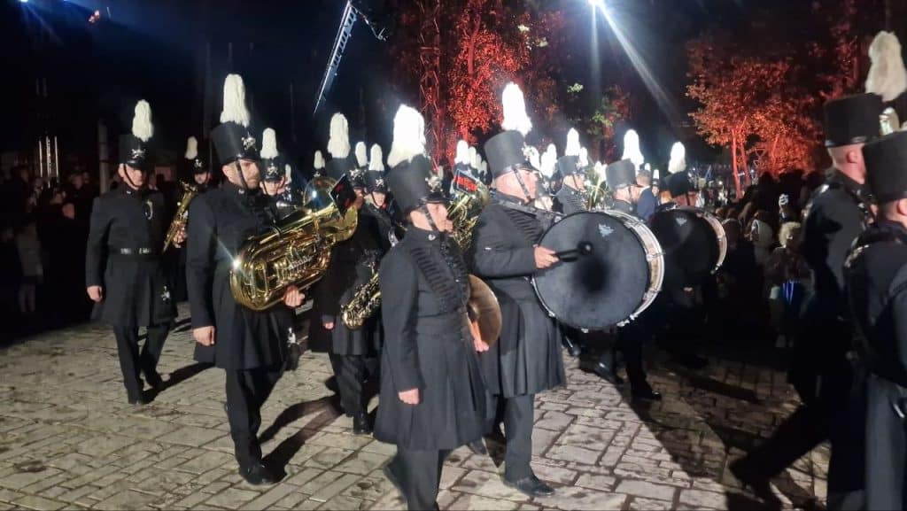 Δείτε δεκάδες φωτό! Πάνω από 12.000 στην πομπή για την έξοδο του Μεσολογγίου -Τμήματα από την Πάτρα