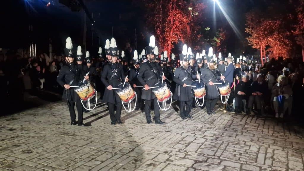 Δείτε δεκάδες φωτό! Πάνω από 12.000 στην πομπή για την έξοδο του Μεσολογγίου -Τμήματα από την Πάτρα