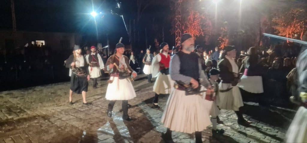 Δείτε δεκάδες φωτό! Πάνω από 12.000 στην πομπή για την έξοδο του Μεσολογγίου -Τμήματα από την Πάτρα