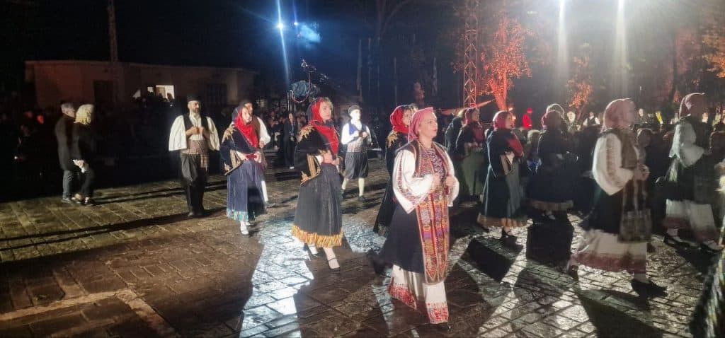 Δείτε δεκάδες φωτό! Πάνω από 12.000 στην πομπή για την έξοδο του Μεσολογγίου -Τμήματα από την Πάτρα
