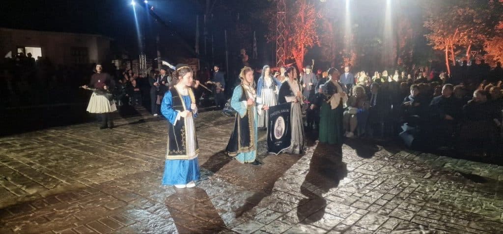 Δείτε δεκάδες φωτό! Πάνω από 12.000 στην πομπή για την έξοδο του Μεσολογγίου -Τμήματα από την Πάτρα