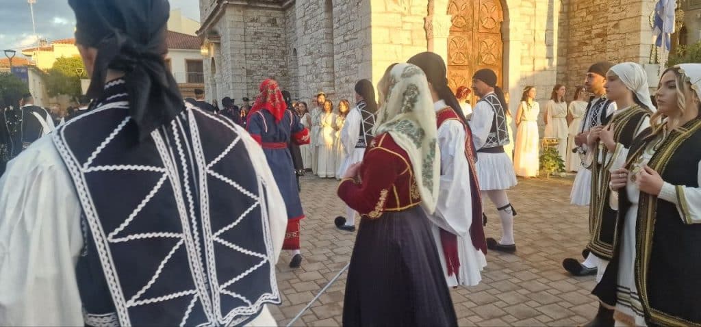 Δείτε δεκάδες φωτό! Πάνω από 12.000 στην πομπή για την έξοδο του Μεσολογγίου -Τμήματα από την Πάτρα