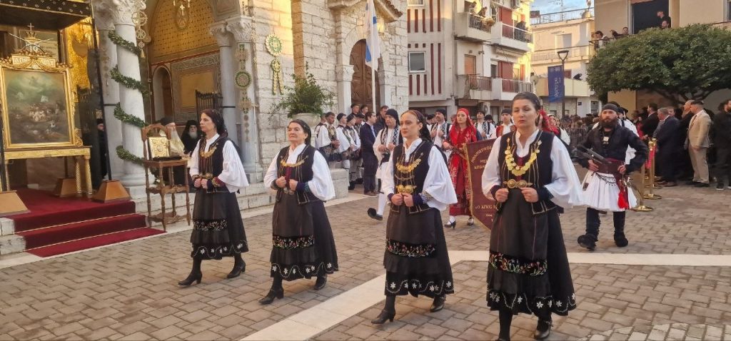Δείτε δεκάδες φωτό! Πάνω από 12.000 στην πομπή για την έξοδο του Μεσολογγίου -Τμήματα από την Πάτρα