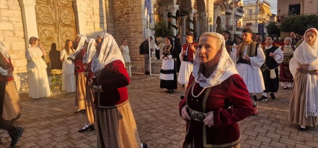 Δείτε δεκάδες φωτό! Πάνω από 12.000 στην πομπή για την έξοδο του Μεσολογγίου -Τμήματα από την Πάτρα