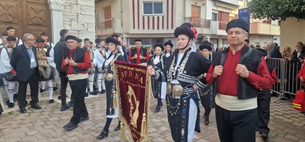 Δείτε δεκάδες φωτό! Πάνω από 12.000 στην πομπή για την έξοδο του Μεσολογγίου -Τμήματα από την Πάτρα
