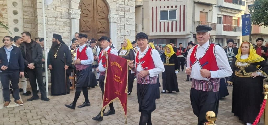 Δείτε δεκάδες φωτό! Πάνω από 12.000 στην πομπή για την έξοδο του Μεσολογγίου -Τμήματα από την Πάτρα