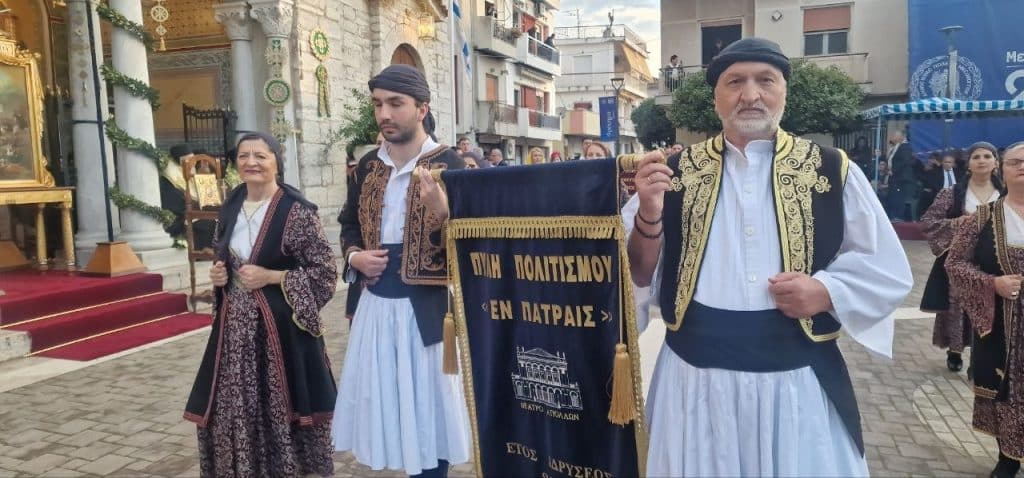 Δείτε δεκάδες φωτό! Πάνω από 12.000 στην πομπή για την έξοδο του Μεσολογγίου -Τμήματα από την Πάτρα