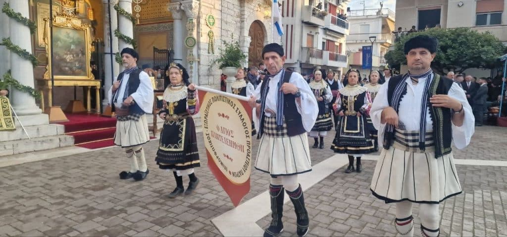Δείτε δεκάδες φωτό! Πάνω από 12.000 στην πομπή για την έξοδο του Μεσολογγίου -Τμήματα από την Πάτρα