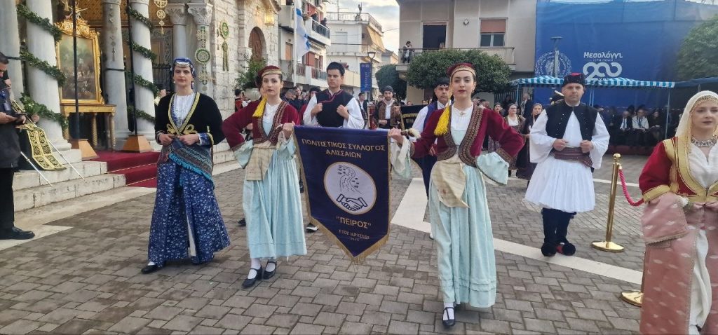 Δείτε δεκάδες φωτό! Πάνω από 12.000 στην πομπή για την έξοδο του Μεσολογγίου -Τμήματα από την Πάτρα