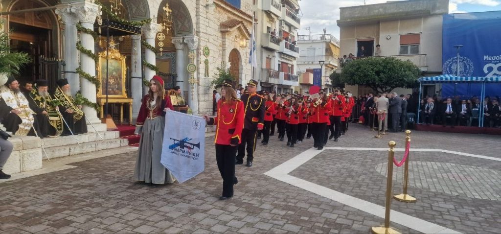 Δείτε δεκάδες φωτό! Πάνω από 12.000 στην πομπή για την έξοδο του Μεσολογγίου -Τμήματα από την Πάτρα