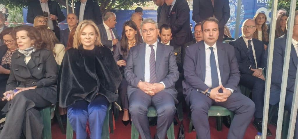 Δείτε δεκάδες φωτό! Πάνω από 12.000 στην πομπή για την έξοδο του Μεσολογγίου -Τμήματα από την Πάτρα