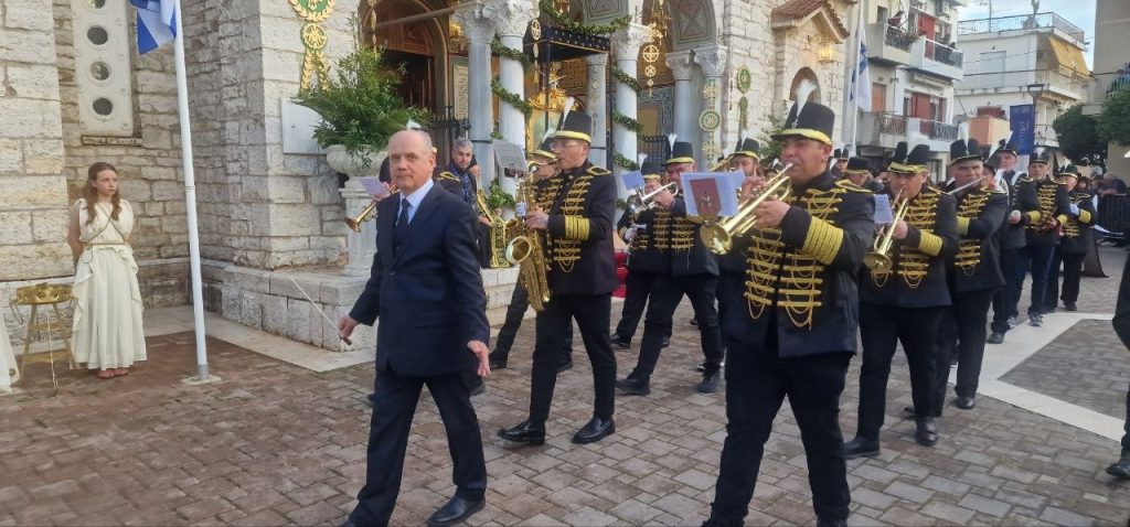 Δείτε δεκάδες φωτό! Πάνω από 12.000 στην πομπή για την έξοδο του Μεσολογγίου -Τμήματα από την Πάτρα