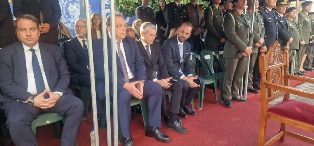 Δείτε δεκάδες φωτό! Πάνω από 12.000 στην πομπή για την έξοδο του Μεσολογγίου -Τμήματα από την Πάτρα