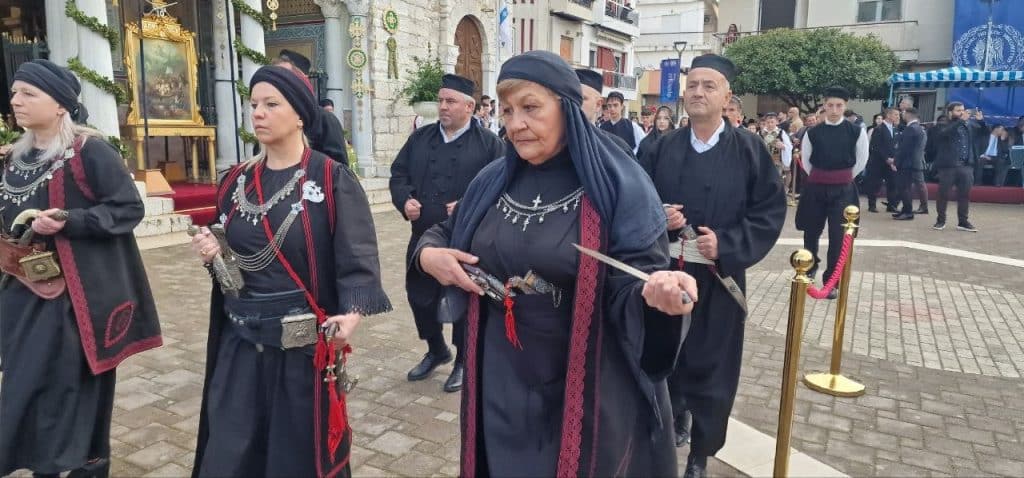 Δείτε δεκάδες φωτό! Πάνω από 12.000 στην πομπή για την έξοδο του Μεσολογγίου -Τμήματα από την Πάτρα