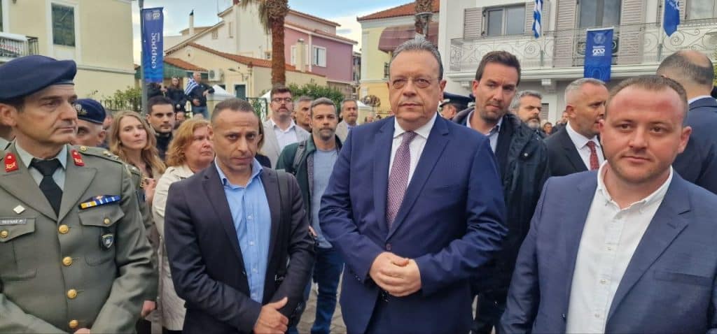Δείτε δεκάδες φωτό! Πάνω από 12.000 στην πομπή για την έξοδο του Μεσολογγίου -Τμήματα από την Πάτρα