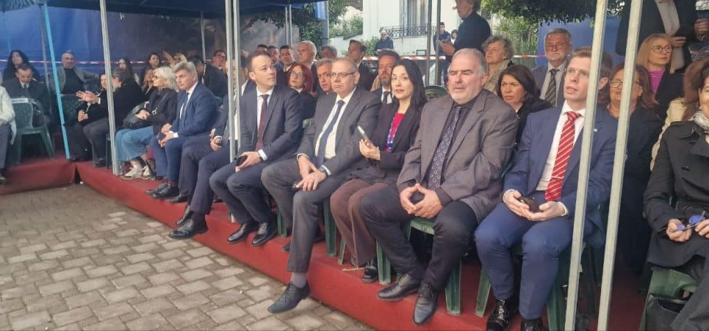 Δείτε δεκάδες φωτό! Πάνω από 12.000 στην πομπή για την έξοδο του Μεσολογγίου -Τμήματα από την Πάτρα