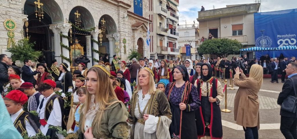 Δείτε δεκάδες φωτό! Πάνω από 12.000 στην πομπή για την έξοδο του Μεσολογγίου -Τμήματα από την Πάτρα