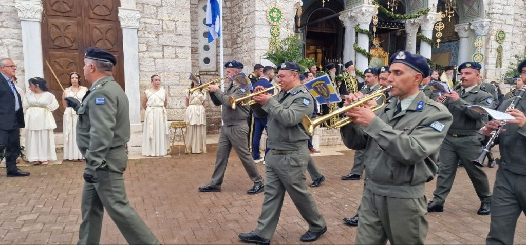 Δείτε δεκάδες φωτό! Πάνω από 12.000 στην πομπή για την έξοδο του Μεσολογγίου -Τμήματα από την Πάτρα