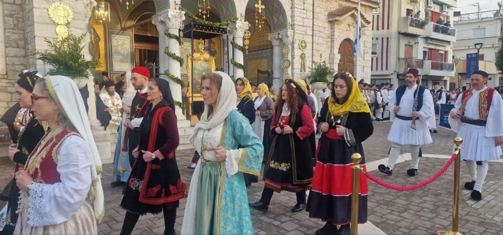 Δείτε δεκάδες φωτό! Πάνω από 12.000 στην πομπή για την έξοδο του Μεσολογγίου -Τμήματα από την Πάτρα