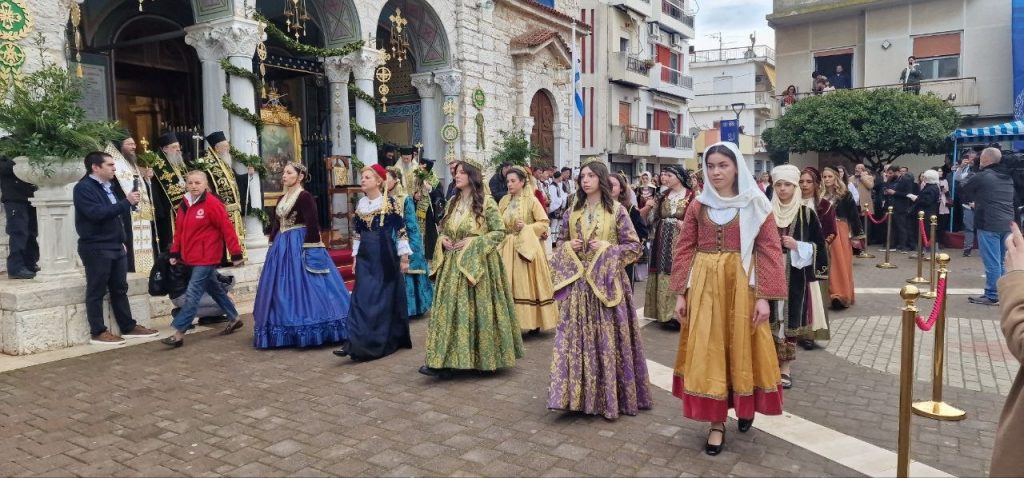 Δείτε δεκάδες φωτό! Πάνω από 12.000 στην πομπή για την έξοδο του Μεσολογγίου -Τμήματα από την Πάτρα
