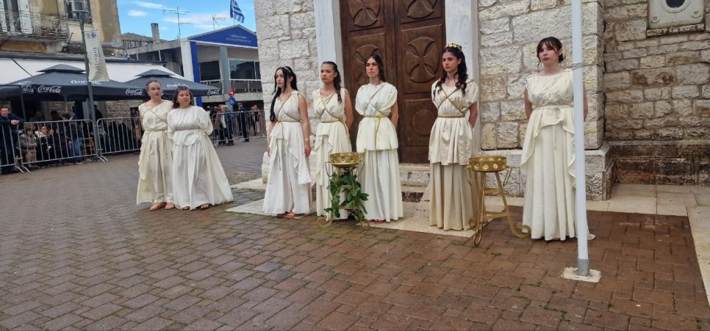 Δείτε δεκάδες φωτό! Πάνω από 12.000 στην πομπή για την έξοδο του Μεσολογγίου -Τμήματα από την Πάτρα
