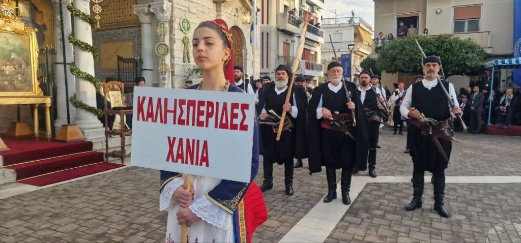 Δείτε δεκάδες φωτό! Πάνω από 12.000 στην πομπή για την έξοδο του Μεσολογγίου -Τμήματα από την Πάτρα