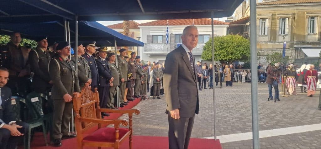 Δείτε δεκάδες φωτό! Πάνω από 12.000 στην πομπή για την έξοδο του Μεσολογγίου -Τμήματα από την Πάτρα