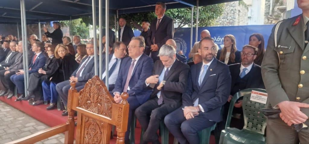 Δείτε δεκάδες φωτό! Πάνω από 12.000 στην πομπή για την έξοδο του Μεσολογγίου -Τμήματα από την Πάτρα
