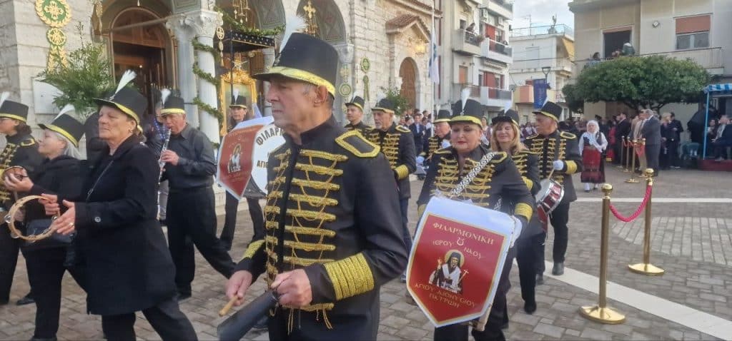 Δείτε δεκάδες φωτό! Πάνω από 12.000 στην πομπή για την έξοδο του Μεσολογγίου -Τμήματα από την Πάτρα