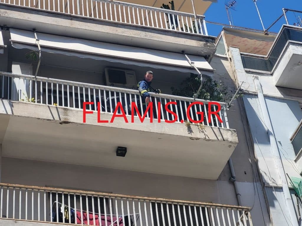 Πάτρα: Συναγερμός για καπνούς σε μπαλκόνι - φωτο