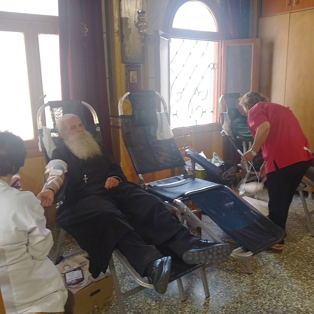 Με ιδιαίτερη επιτυχία η εθελοντική αιμοδοσία από την ενορία της Αγίας Τριάδος Πατρών - φωτο