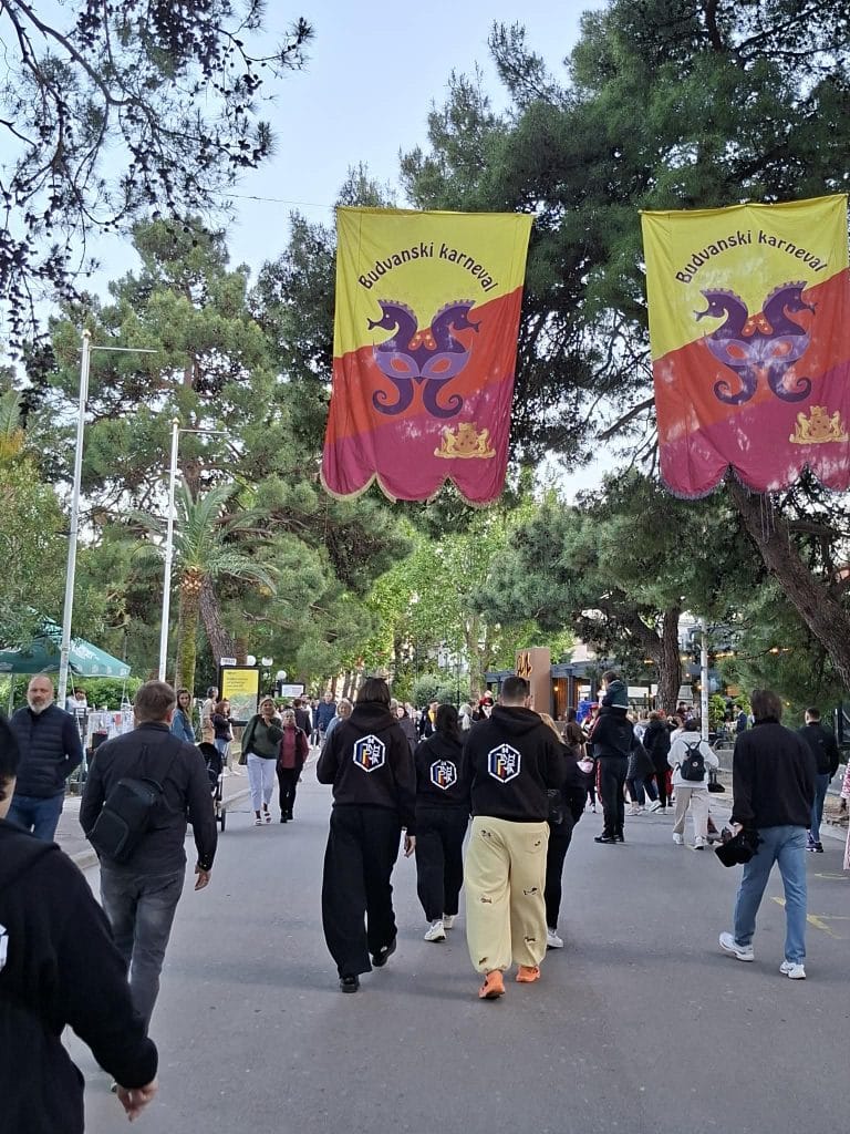 Το «Πλήρωμα 94» στο Καρναβάλι της Μπούντβα του Μαυροβουνίου Μόνη ελληνική αντιπροσωπεία μεταξύ 80 καρναβαλικών ομάδων - φωτο