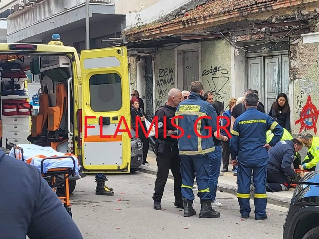 Πάτρα: Απίστευτο τροχαίο! SUV έπεσε πάνω σε σταθμευμένο... το ανέβασε στο πεζοδρόμιο και χτύπησε πεζή γυναίκα - φωτο Πάτρα: Απίστευτο τροχαίο! SUV έπεσε πάνω σε σταθμευμένο... το ανέβασε στο πεζοδρόμιο και χτύπησε πεζή γυναίκα - φωτο