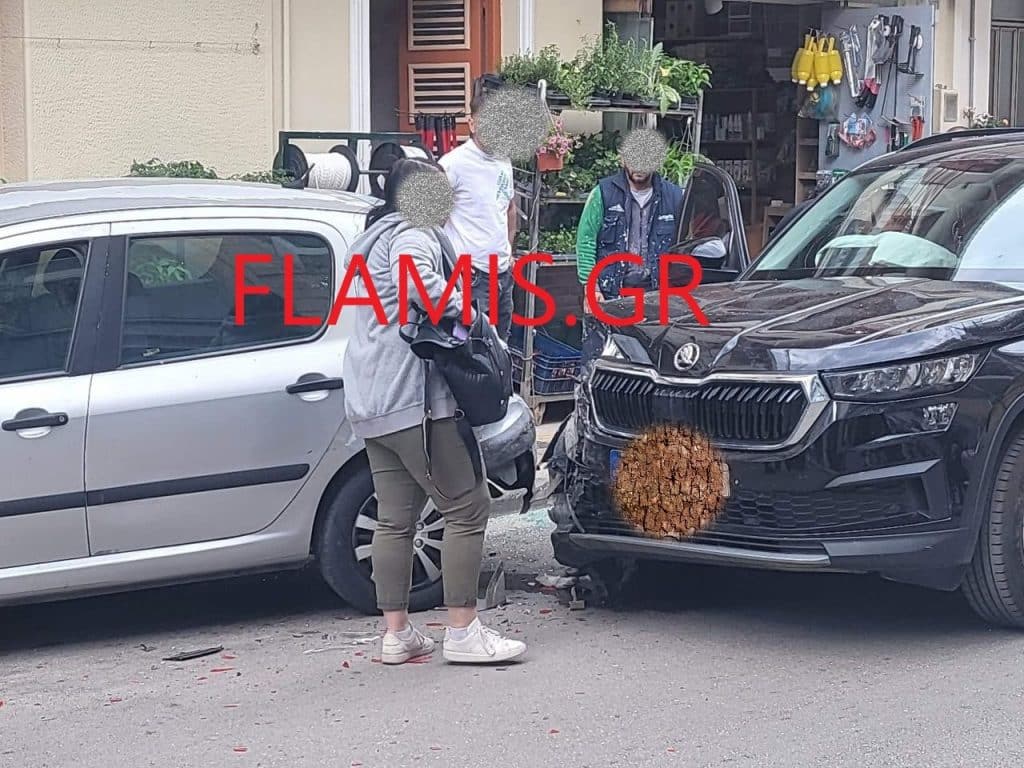 Πάτρα: Απίστευτο τροχαίο! SUV έπεσε πάνω σε σταθμευμένο... το ανέβασε στο πεζοδρόμιο και χτύπησε πεζή γυναίκα - φωτο