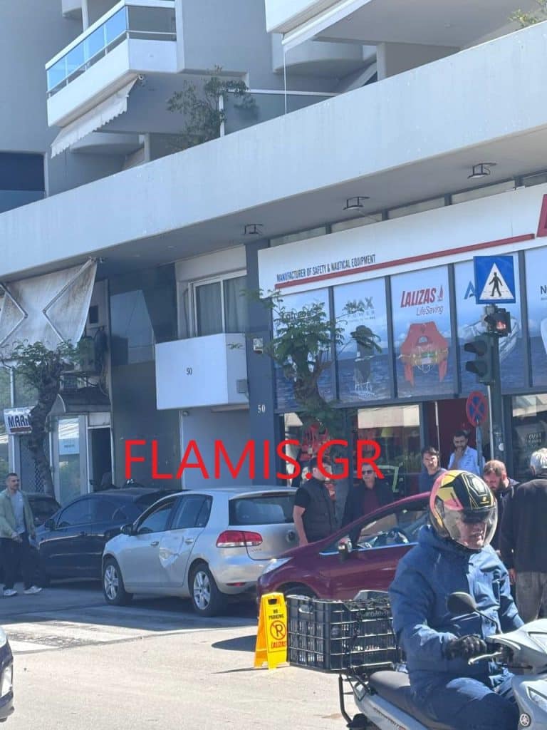 Πάτρα - δείτε φωτό: Στο οδόστρωμα δικυκλιστής! Σύγκρουση με ΙΧ στην Ηρώων Πολυτεχνείου