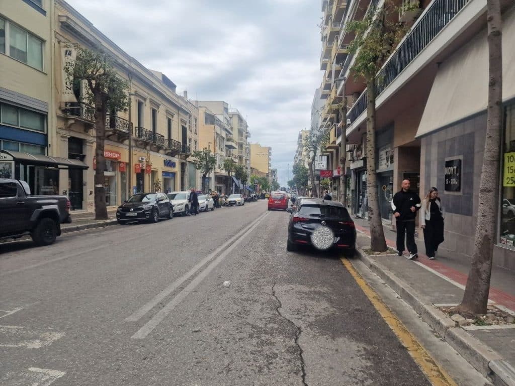 Πάτρα: Κίνδυνος να την πληρώσουν οδηγοί που δεν φταίνε στη Γούναρη! Οδηγός είχε στείλει mail στην Τροχαία και... αδιαφόρησαν!