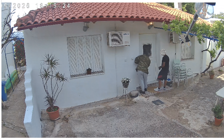 Πάτρα - φωτό ντοκουμέντο: Ντου διαρρηκτών σε σπίτια στον Ψαθόπυργο! Φορούν λευκά γάντια
