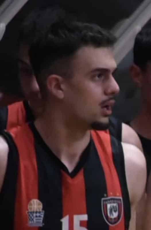 Πάτρα - Βίντεο: Η νύχτα με τα κεράκια στο σημείο της διπλής τραγωδίας για την οικογένεια Γκέκα