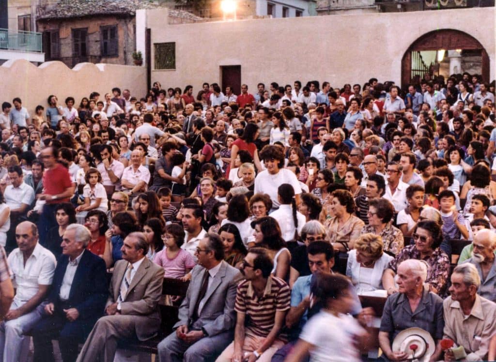 Πάτρα: Οταν η πόλη στερήθηκε το Ρωμαϊκό Ωδείο επί κυβέρνησης Ράλλη και τα τα "κόκκινα" μεροκάματα, έφτιαξαν ένα θέατρο - φωτο