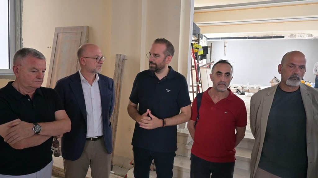 Πάτρα: Σύγχρονο και λειτουργικό το νέο Επιμελητήριο - Αυτοψία Φαρμάκη στο κτήριο