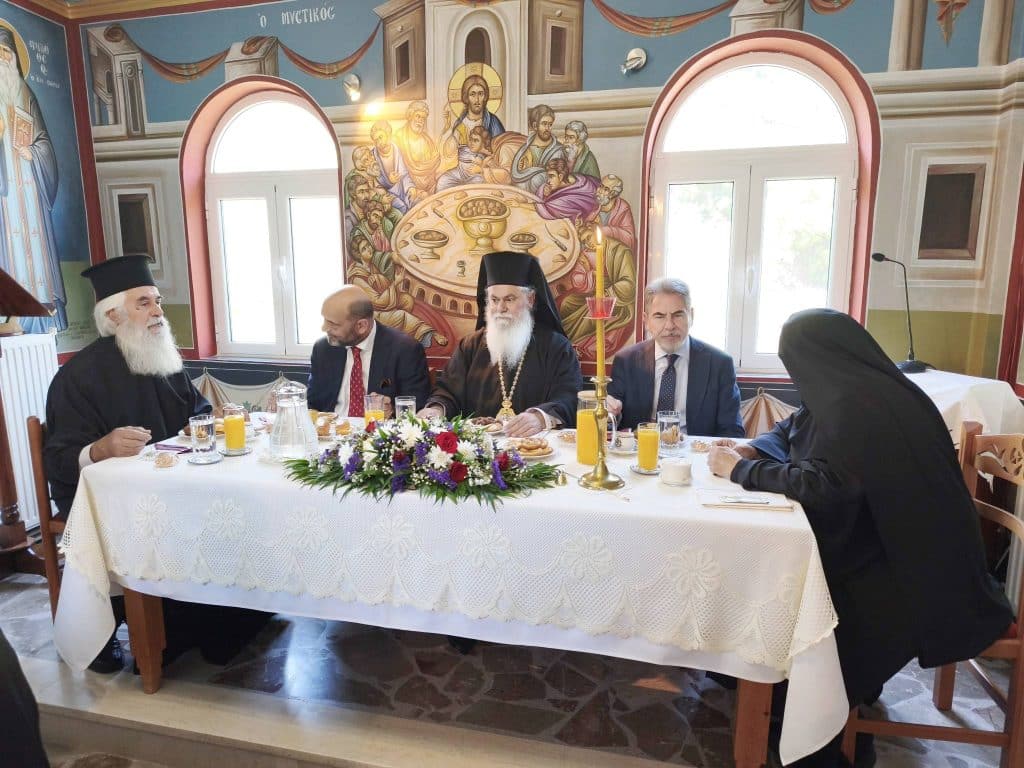 Πανηγύριζε η ιστορική Μονή της Αγίας Τριάδας στην Ακράτα - φωτο