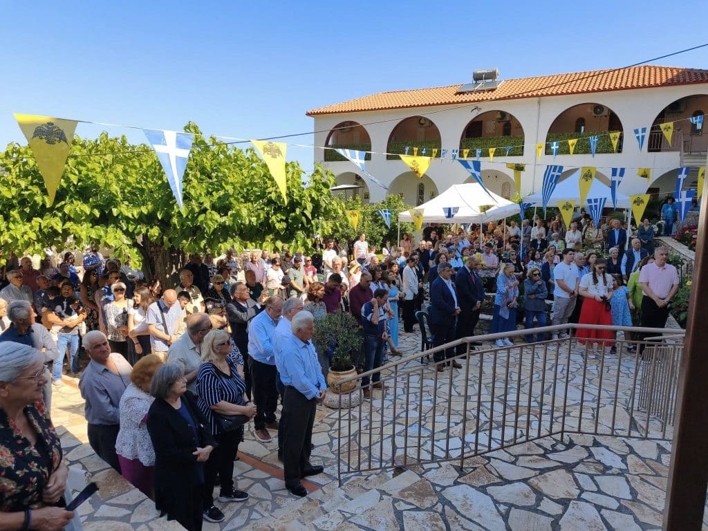 Πανηγύριζε η ιστορική Μονή της Αγίας Τριάδας στην Ακράτα - φωτο